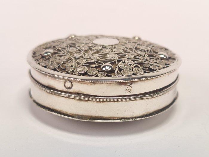 Doos - .835 zilver - Filigrain opgelegd, Antiek en Kunst, Antiek | Zilver en Goud