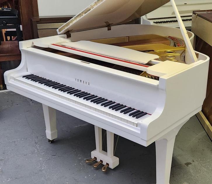 Yamaha G2 blanc 9.999 € état neuf, accordé et garanti Pro., Muziek en Instrumenten, Piano's