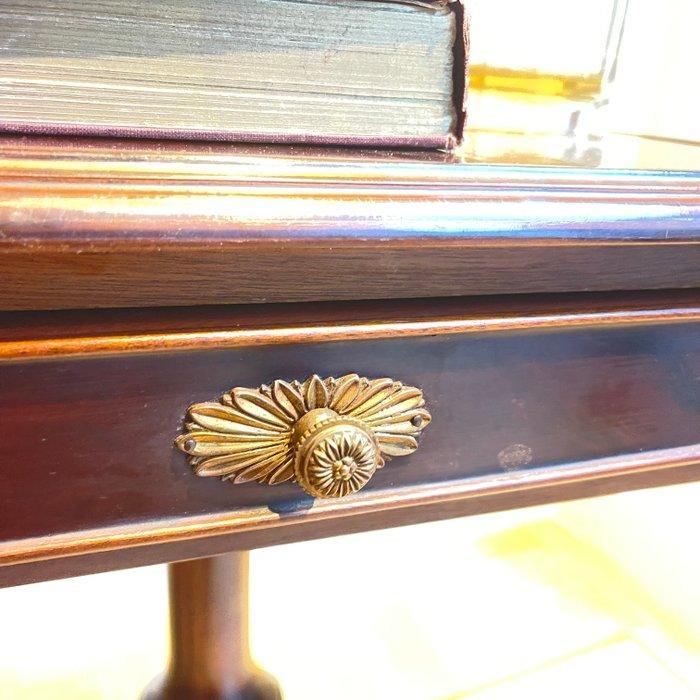 Bijzettafel - Walnoot, Antiek en Kunst, Curiosa en Brocante