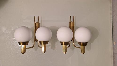 Wandkandelaar (2) - dubbele opaline bol - Glas, Messing, Antiek en Kunst, Antiek | Verlichting