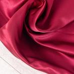 Satijnen stof – Rosso Borgogna – glanzend en cangiante. -
