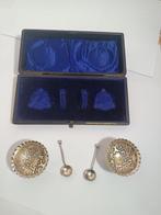 Kom (5) - .925 zilver - 2x zilveren zouten & lepels, Antiek en Kunst