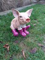 Beeld, young pig with boots - 29 cm - polyresin, Antiek en Kunst