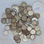 Nederland. Gemeng lot met 100 zilveren dubbeltjes