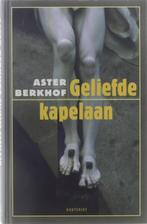 Geliefde kapelaan : roman 9789052406565, Gelezen, Aster Berkhof, Verzenden