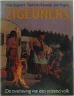 Zigeuners : De overleving van een reizend volk 9789010032799, Gelezen, Nico Bogaart, Paul van Eeuwijk, Verzenden