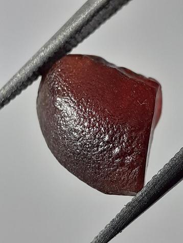 Natural Almandine Garnet - 2.105 ct - Rough Gemstone - facet beschikbaar voor biedingen