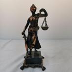 statue en bronze dame justice avec épée serpent écailles (1)