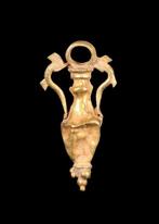 Oud-Grieks, Hellenistisch Goud Amphora hanger met dolfijnen, Antiek en Kunst