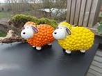 Beeld, set of 2 colorful lambs - 17 cm - polyresin, Antiek en Kunst