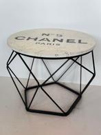 Rob VanMore - Tea-Time on Chanel Table - ø50cm