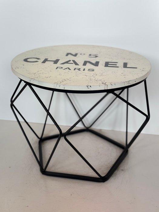 Rob VanMore - Tea-Time on Chanel Table - ø50cm, Antiek en Kunst, Kunst | Designobjecten