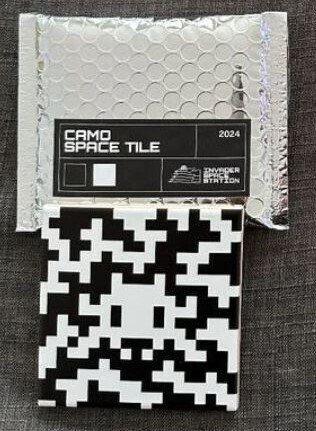 Invader (1969) - Camo Space Tiles (Space Station) White and, Antiek en Kunst, Kunst | Designobjecten