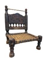 Stoel - Cedar - Oude stoel van Nuristan, Antiek en Kunst