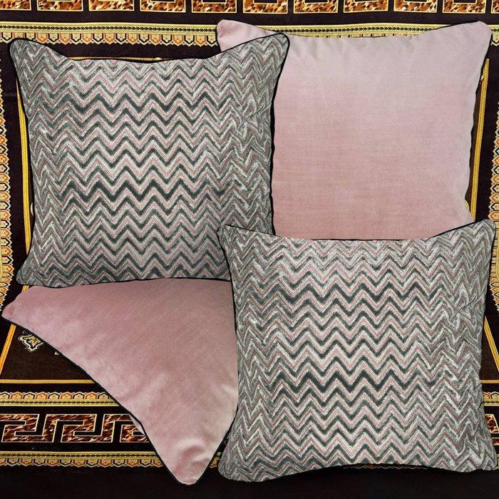 Armani/Casa Nieuwe set van vier - Kussen, Antiquités & Art, Tapis & Textile