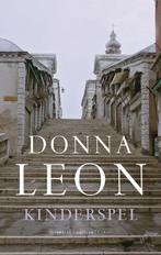 Kinderspel / Guido Brunetti / 16 9789023426264 Donna Leon, Boeken, Verzenden, Gelezen, Donna Leon