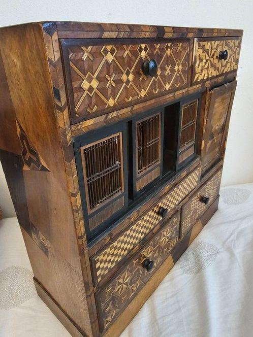 armoire incrustée - Bois - Japon - Début du XXe siècle, Antiek en Kunst, Antiek | Overige Antiek