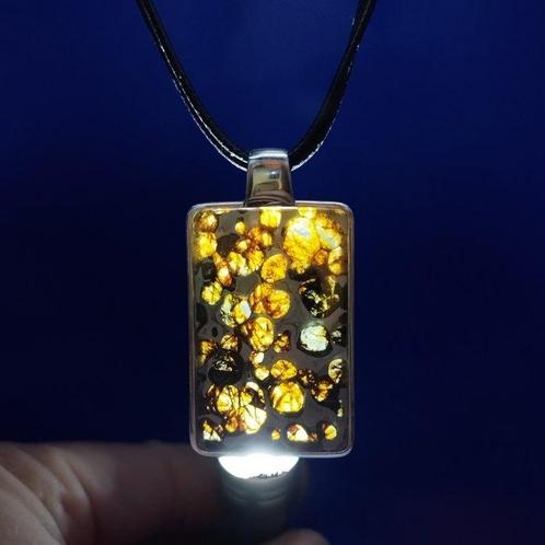 PENDENTIF ARGENT DE PALLASITE 100% TRANSLUCIDE. La meilleure, Verzamelen, Mineralen en Fossielen