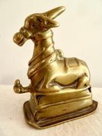 Statuette en laiton représentant le taureau sacré Nandi -, Antiquités & Art