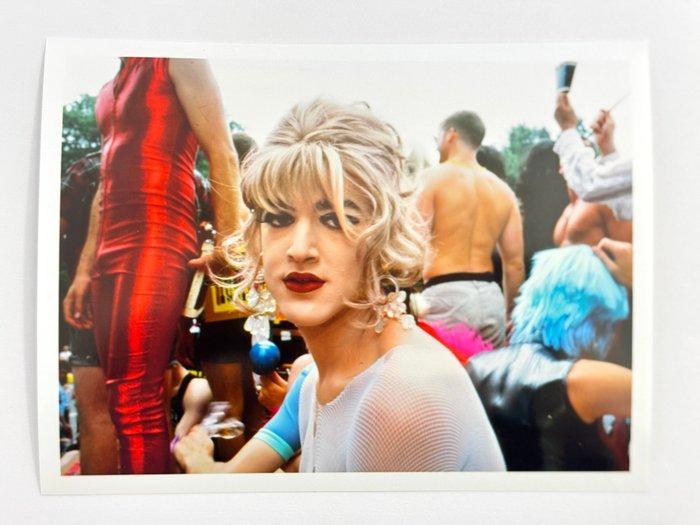 Nan Goldin (1953) - Jimmy Paulette at Wigstock 1991, 2025, Antiek en Kunst, Kunst | Designobjecten