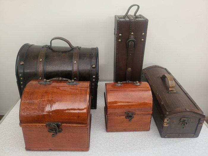 Kist (5) - Hout metaal leer - hout, metaal, leer - koloniale, Antiek en Kunst, Curiosa en Brocante