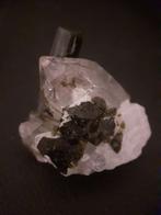 Small Crystal Cluster of Green Cap Tourmaline on base of qua, Verzamelen, Verzenden