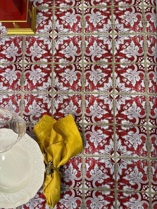 grote tafellaken, rode renaissancetegels - Tafelkleed - 265, Antiek en Kunst, Antiek | Tapijten, Tafelkleden en Textiel