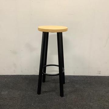 Tweedehands barkruk zithoogte 77 cm, Houten zitiing -  Zwart, Huis en Inrichting, Barkrukken, Gebruikt, Hout