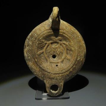Romain antique Terre cuite Lampe à huile avec couronne, Collections