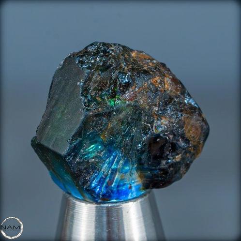 Magnifique cristal saphir bleu très foncé Non traité / Non, Verzamelen, Mineralen en Fossielen