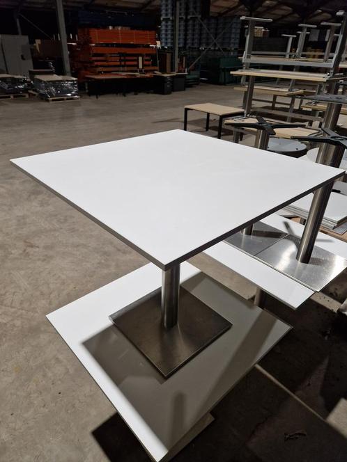 Tafel vierkant 80x80 RVS poot gebruikt, Zakelijke goederen, Kantoor en Winkelinrichting | Kantoormeubilair en Inrichting, Ophalen of Verzenden