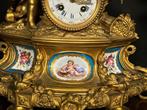 Klok en garnituur set (4) Napoleon III - sevres, Verguld, Antiek en Kunst