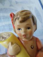 Goebel - Figurine - Goebel Hummel beeldje meisje met, Antiek en Kunst