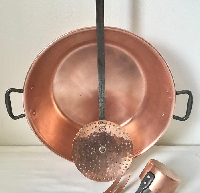 Jampot - met schuimspaan,sauslepel,vork,scheppannetje in, Antiek en Kunst, Antiek | Keukengerei