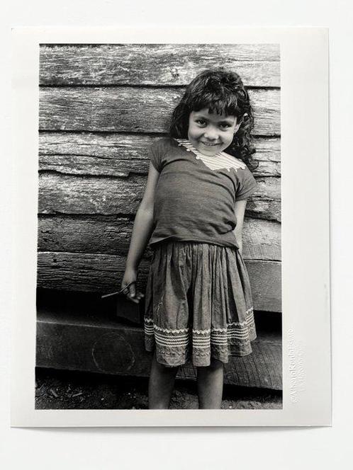 Alberto Korda (1928-2001). - Niña en granja, Ciego de, Antiek en Kunst, Kunst | Schilderijen | Modern