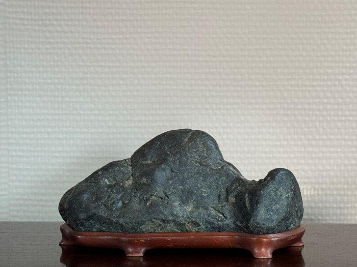 natuurlijke steen - Suiseki Toyama-Ishi - Heisei periode, Antiek en Kunst, Antiek | Overige Antiek