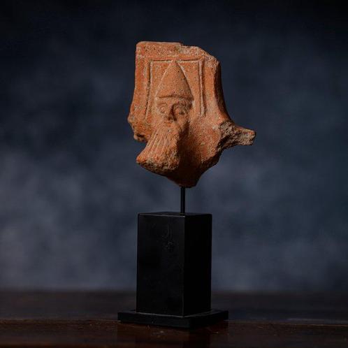 Oud Griekenland, Fragment van een terracotta hoofd dat, Verzamelen, Mineralen en Fossielen