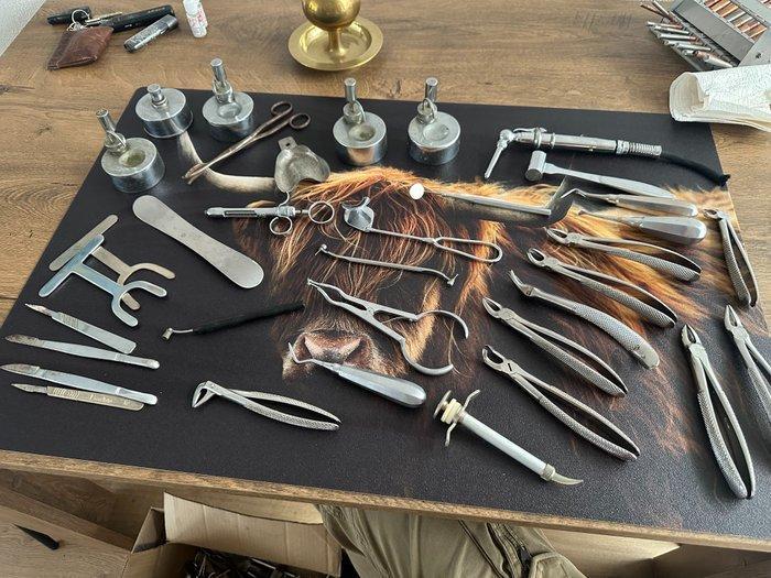 Medisch instrument (100) - staal metaal - set, Antiek en Kunst, Antiek | Wandborden en Tegels