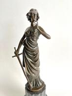 After Preiss - Sculpture, Woman with sword - 43 cm - Bronze,, Antiquités & Art
