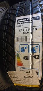 2x 225/55 18 102V Bridgestone Blizzak LM001 (winter), Auto-onderdelen, Banden en Velgen, 18 inch, Nieuw, Band(en), Personenwagen