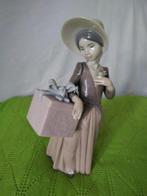 Lladró - Miniatuur figuur - Ragazza con regalo - Porselein
