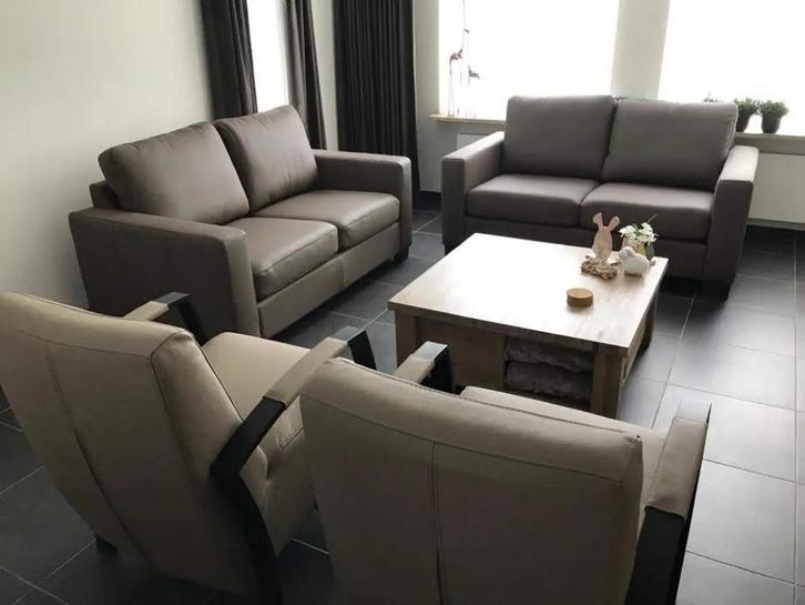 2 bruine leren banken, Antiek en Kunst, Antiek | Meubels | Stoelen en Sofa's, Ophalen of Verzenden