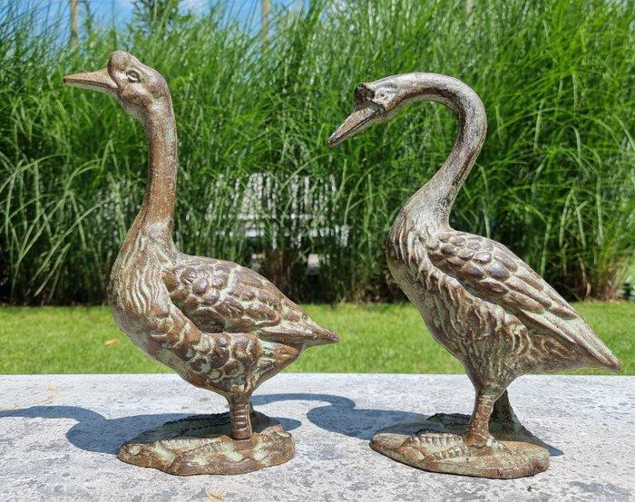 Beeldje - A pair of Geese - IJzer, Antiek en Kunst, Curiosa en Brocante