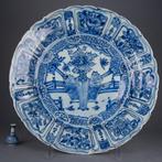 Rare Ming Dynasty Charger, 16th Century - Vases, Jardinieres