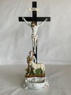 Crucifix - Wijwatervat voorstelling St Jan bij het kruis met, Antiek en Kunst