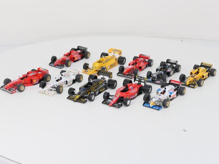 1:24   Set 10 Formule 1 autos #GS12 (Bburago, Automodellen), Hobby en Vrije tijd, Modelauto's | 1:24, Gebruikt, Ophalen of Verzenden
