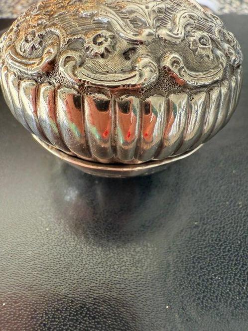 Snuifdoos - Zilver - Hollands snuifdoosje, Antiek en Kunst, Antiek | Zilver en Goud