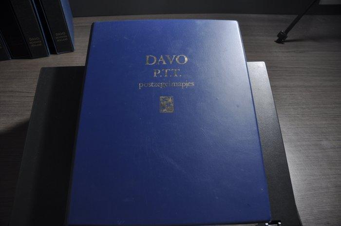 Nederland - Doos vol met 7 DAVO albums met postfrisse, Postzegels en Munten, Postzegels | Nederland