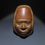 Moche, Peru Terracotta Huaco in de vorm van een menselijk, Verzamelen