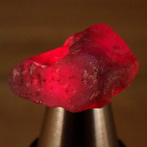 Incroyable cristal rubis A+ non traité, Birmanie 30.7ct-, Collections, Minéraux & Fossiles